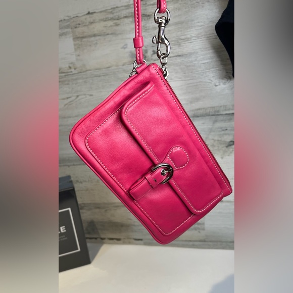 🔥🔥🔥SOLD OUT🔥🔥🤗Coach SoHo Wristlet Bright Pink Leather Wristlet - Picture 10 of 10